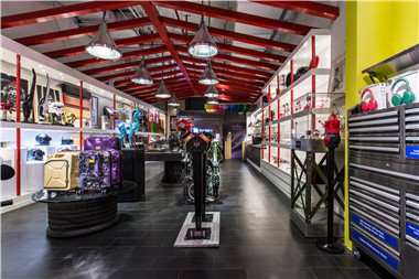 drivepro北京三里屯店店内陈列展示