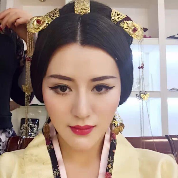 演员李佳羽