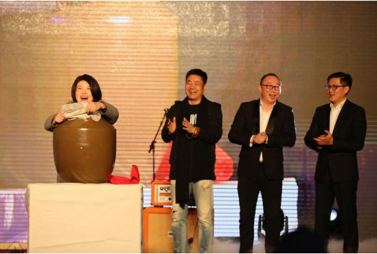 星推网络董事长,总经理来罡,星力海蓝及推特文化董事长张力为本次年会