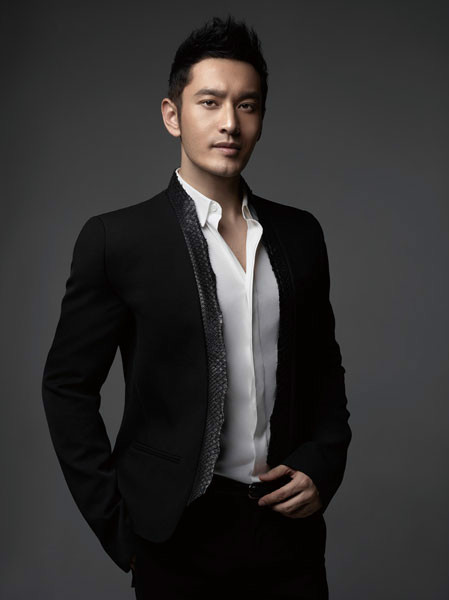准妈妈angelababy近照曝光 与黄晓明餐前低头玩手机
