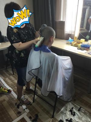 吴亦凡剃头照曝光 颜值高什么发型都能驾驭