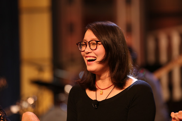 傅园慧再现身春晚彩排 绕口令首秀