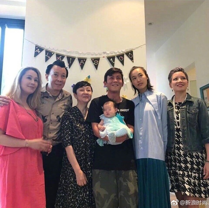 爆陈冠希女儿百岁宴照片！陈冠希竟然结婚了？