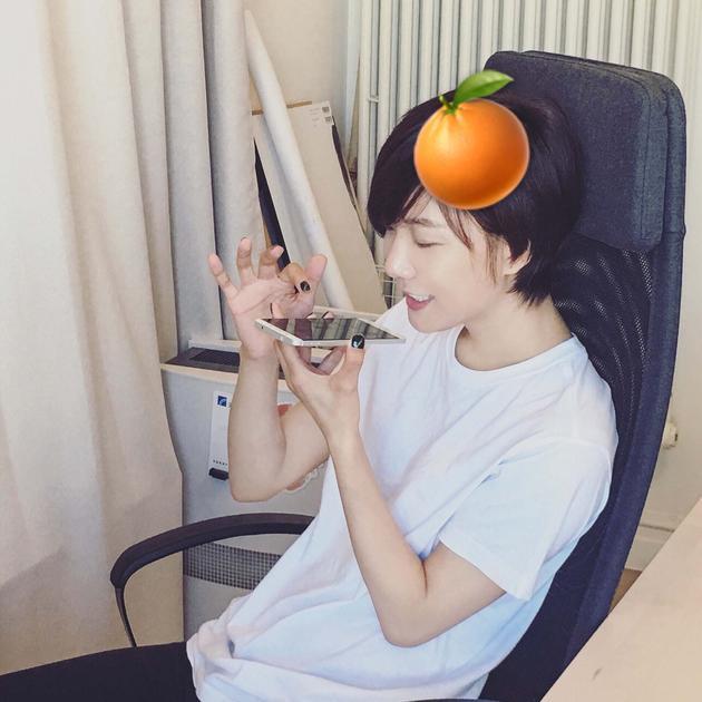王珞丹真会玩，正面看似平常转身满满亮点