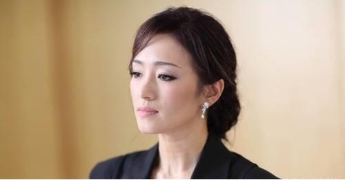 念过半百的巩俐，依然少女感十足，这才是真的美人