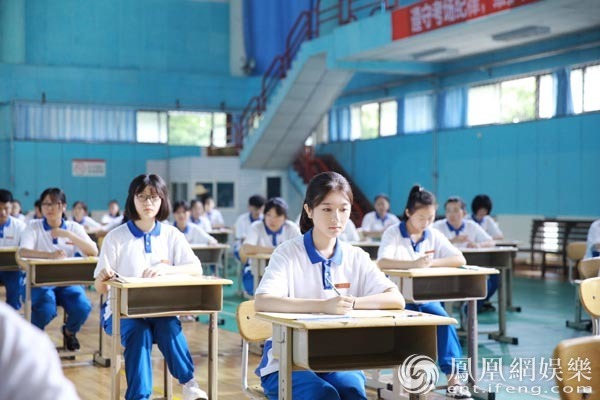 李兰迪《旧时光》 动情演绎伤痛青春