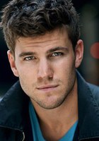 奥斯汀·斯托维尔 Austin Stowell