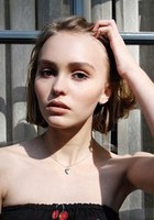 莉莉-罗丝·德普 Lily-Rose Melody Depp