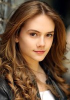 艾米莉亚·琼斯 Emilia Jones