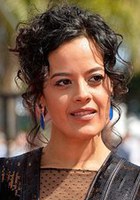 梅芙·金琴丝 Maeve Jinkings