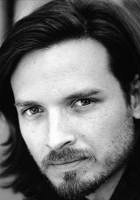 阿登·杨 Aden Young