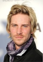 特罗伊·贝克 Troy Baker