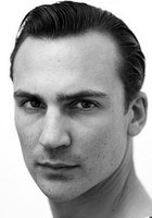 亨利·劳埃德-休斯 Henry Lloyd-Hughes